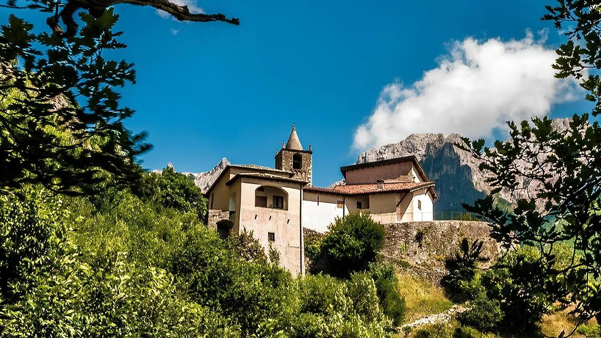 Apartamento Holiday House Alla Torre Mandello del Lario Itália